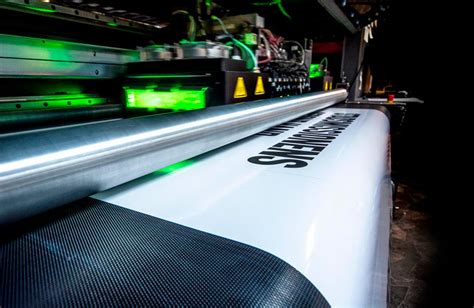 smiling-people-infornt-of-a-computer